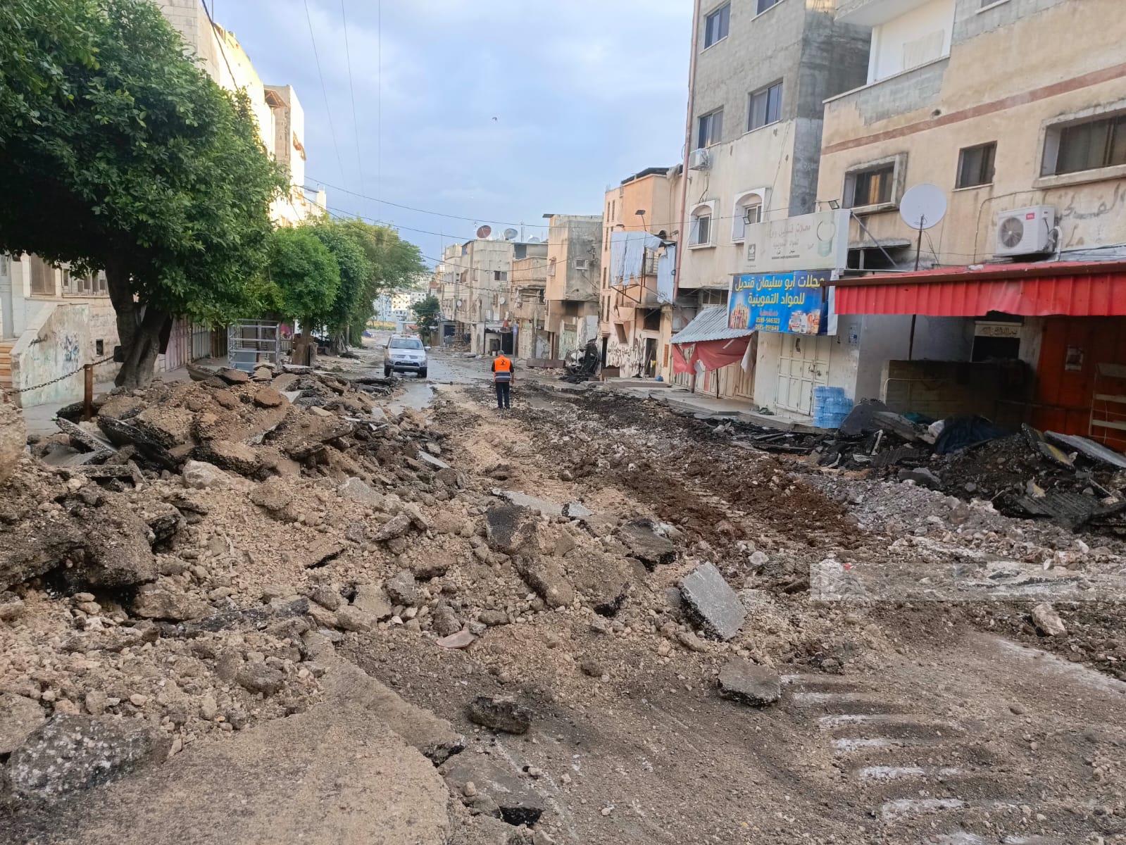 من آثار العدوان في مخيم طولكرم. (تصوير وفا)